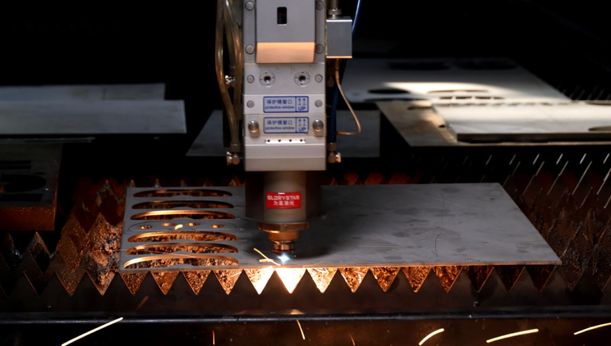 激光切割拐角出現(xiàn)毛刺怎么辦？2個方法就搞定