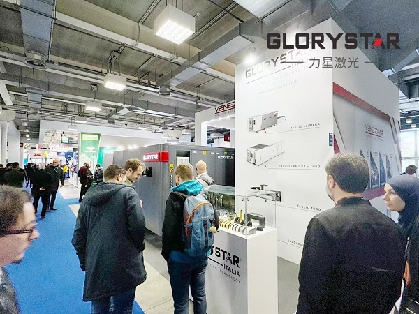 力星激光萬瓦級激光切割機亮相意大利工業(yè)展，引爆行業(yè)熱潮