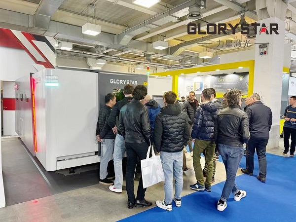 力星激光萬瓦級激光切割機亮相意大利工業(yè)展，引爆行業(yè)熱潮