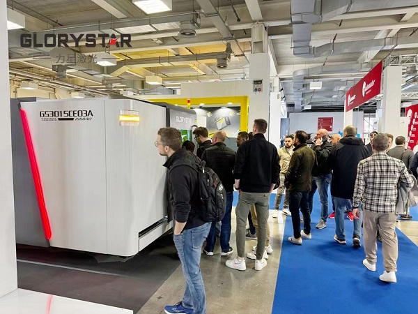 力星激光萬瓦級激光切割機亮相意大利工業(yè)展，引爆行業(yè)熱潮