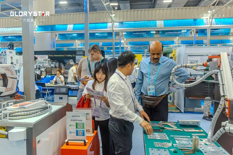 秋季廣交會現(xiàn)場首日流量爆滿！力星激光科技盛宴攬獲海內(nèi)外友人一致好評！