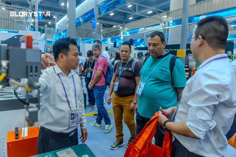 秋季廣交會現(xiàn)場首日流量爆滿！力星激光科技盛宴攬獲海內(nèi)外友人一致好評！