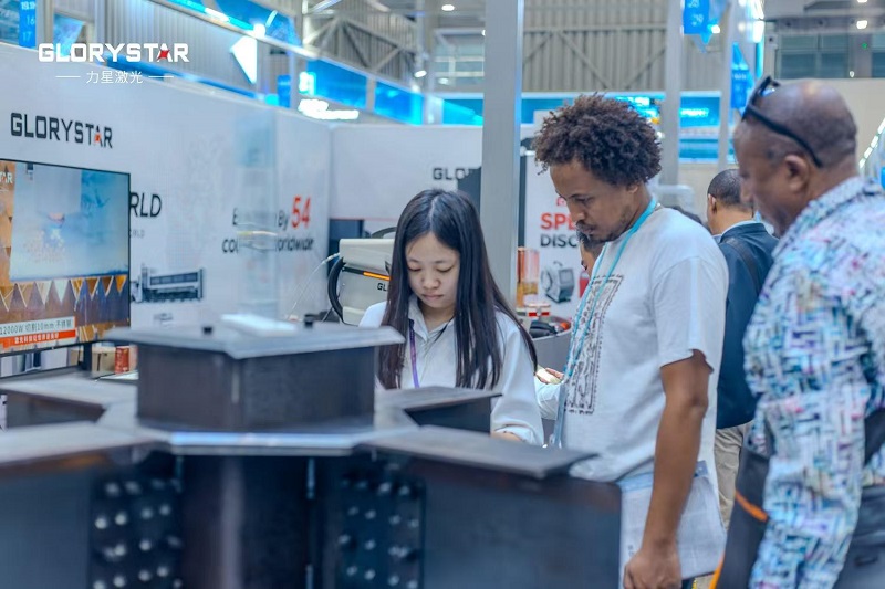 秋季廣交會現(xiàn)場首日流量爆滿！力星激光科技盛宴攬獲海內(nèi)外友人一致好評！