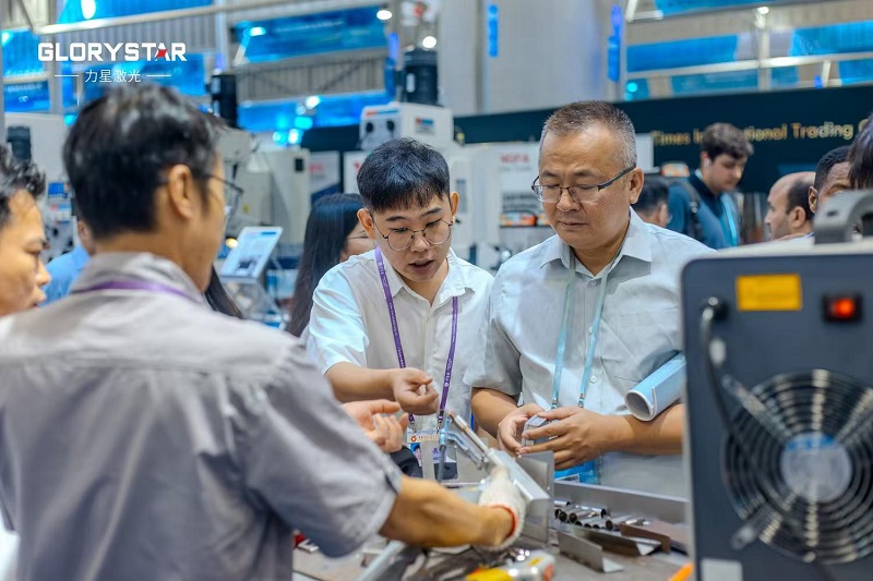 秋季廣交會現(xiàn)場首日流量爆滿！力星激光科技盛宴攬獲海內(nèi)外友人一致好評！