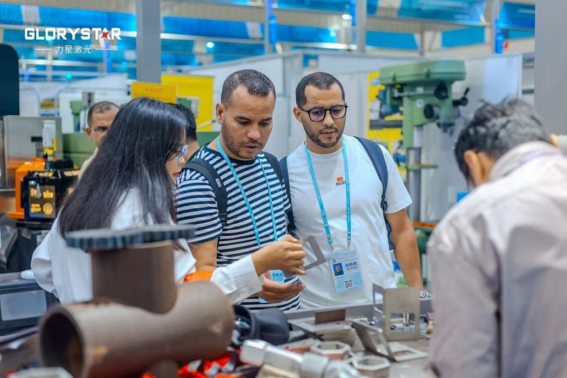 秋季廣交會現(xiàn)場首日流量爆滿！力星激光科技盛宴攬獲海內(nèi)外友人一致好評！