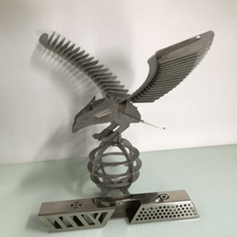 NS??三卡盤光纖激光管材切割機(jī)