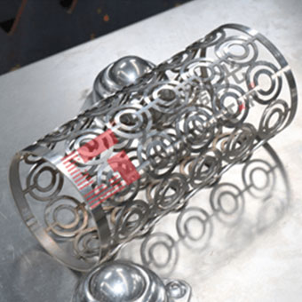 NS??三卡盤光纖激光管材切割機(jī)