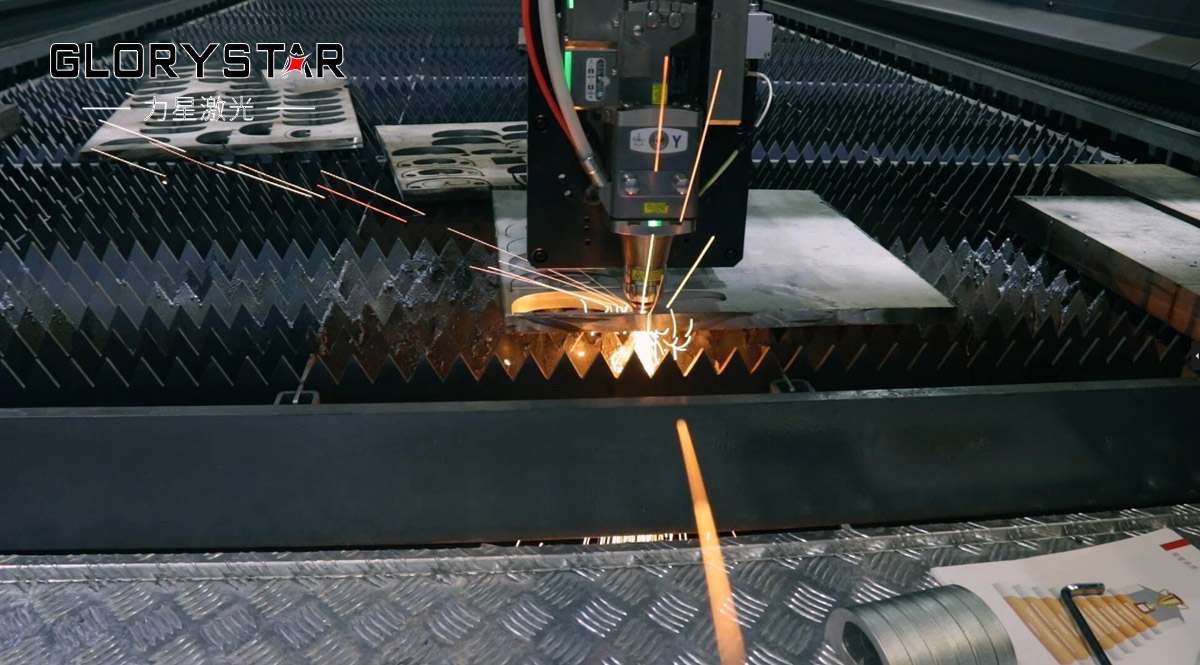 激光切割機(jī)保護(hù)鏡片有水霧的原因是什么？