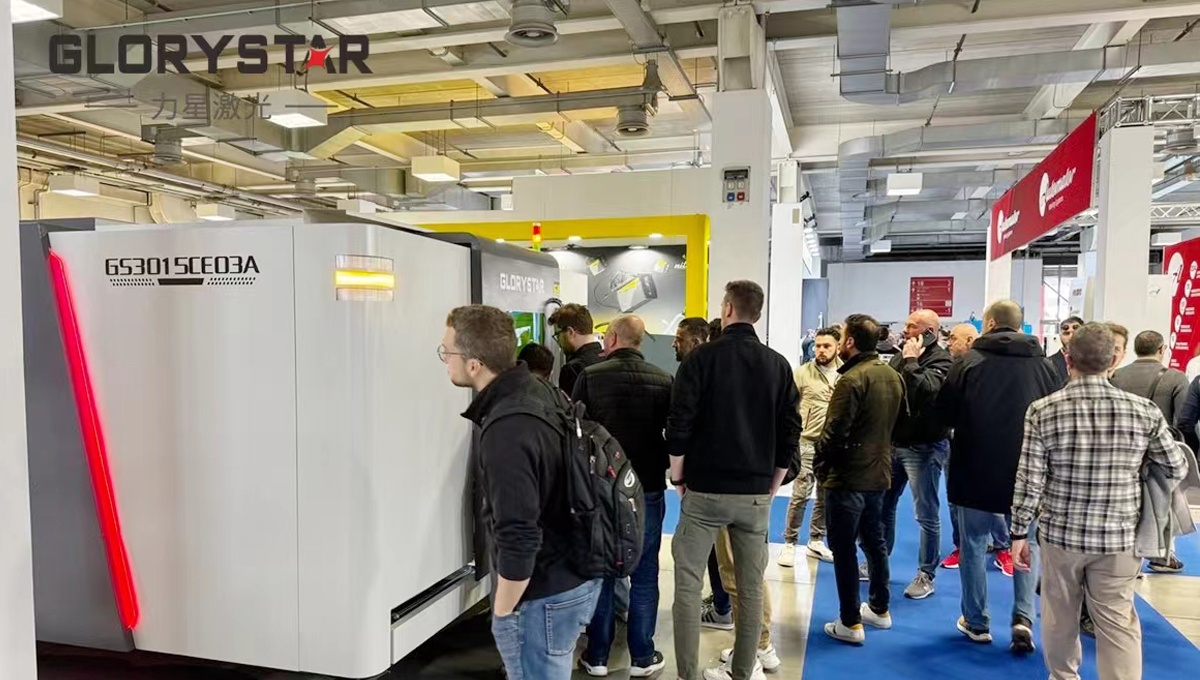 力星激光萬瓦級激光切割機亮相意大利工業(yè)展，引爆行業(yè)熱潮