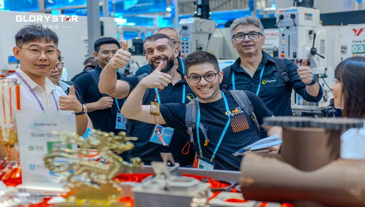 秋季廣交會現(xiàn)場首日流量爆滿！力星激光科技盛宴攬獲海內(nèi)外友人一致好評！
